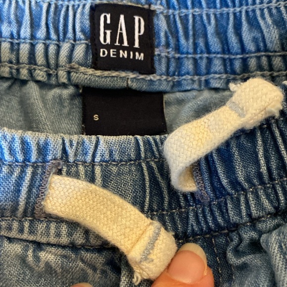 Gap jeans size small and 5 bundle. Great condition. - Picture 8 of 9